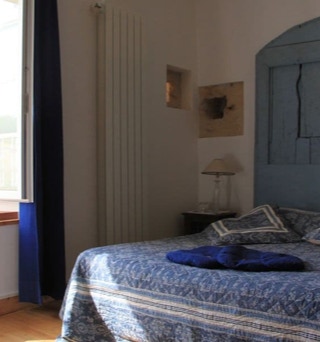 B and B hotel guestrooms Cordes sur ciel Albi